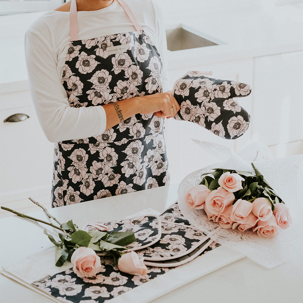 Peonia - Apron - Oven Mitts - Tea Towel - Pot Holder