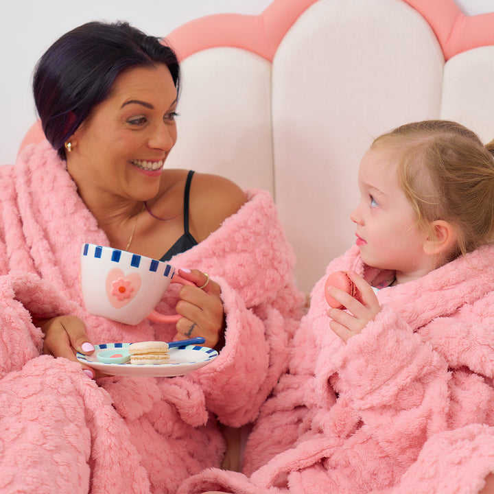 flower-embossed-robe-cosy-luxe-mothers-day-mug-plate-cosy-luxe-slippers